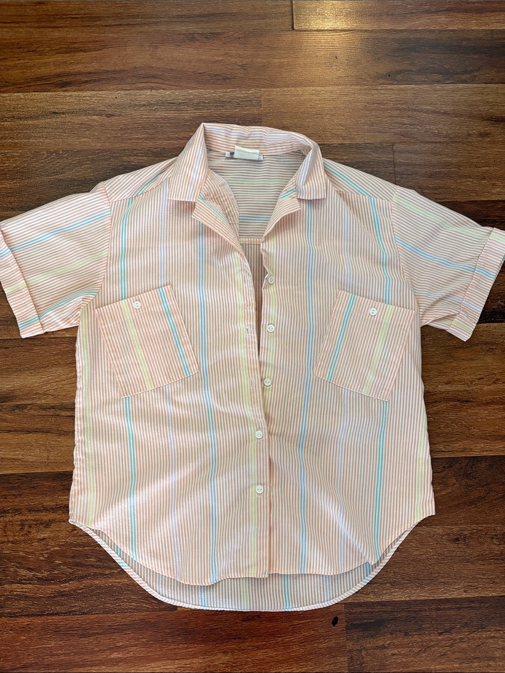 Women’s Vintage Short-Sleeve Button-Down Shirt in Light Peach Stripe